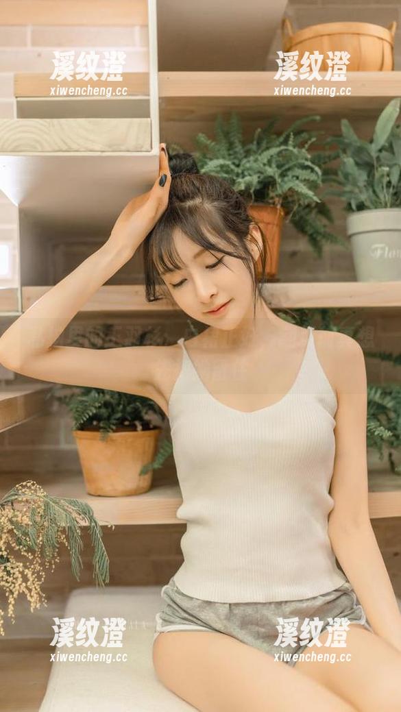 私拍里的王羽杉：白裙正好，翻页前真想先把她留住