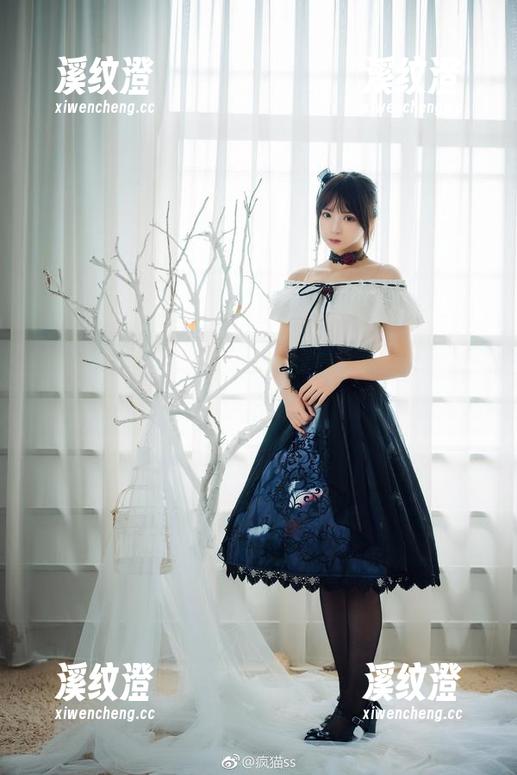 疯猫ss的奇妙合集：少女在海边的每一幕都是一些未说出口的话。
