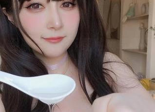 白银81召唤魔女，下载私藏写真随心速递！