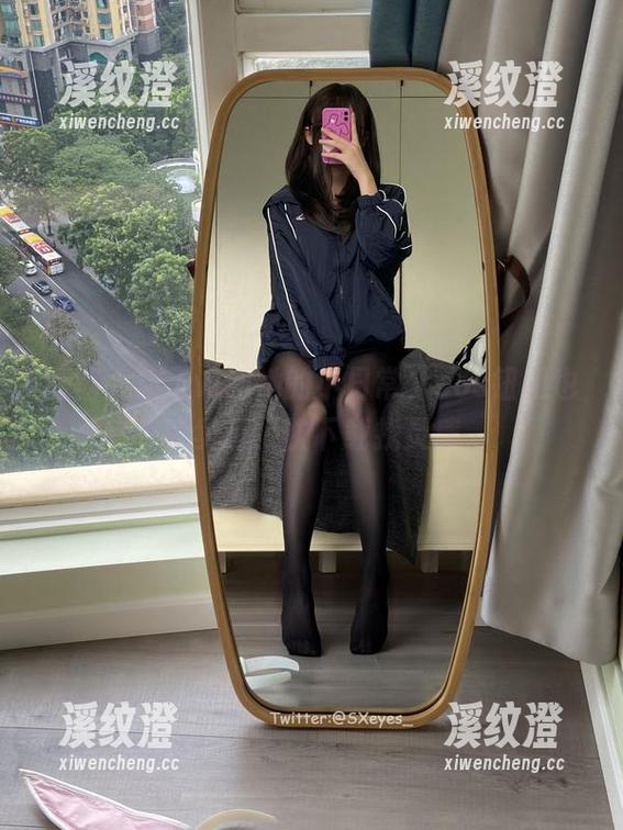 眼酱大魔王w 眼酱大魔王w和她的小日常,cos钮扣也能卖萌,快下载找灵感