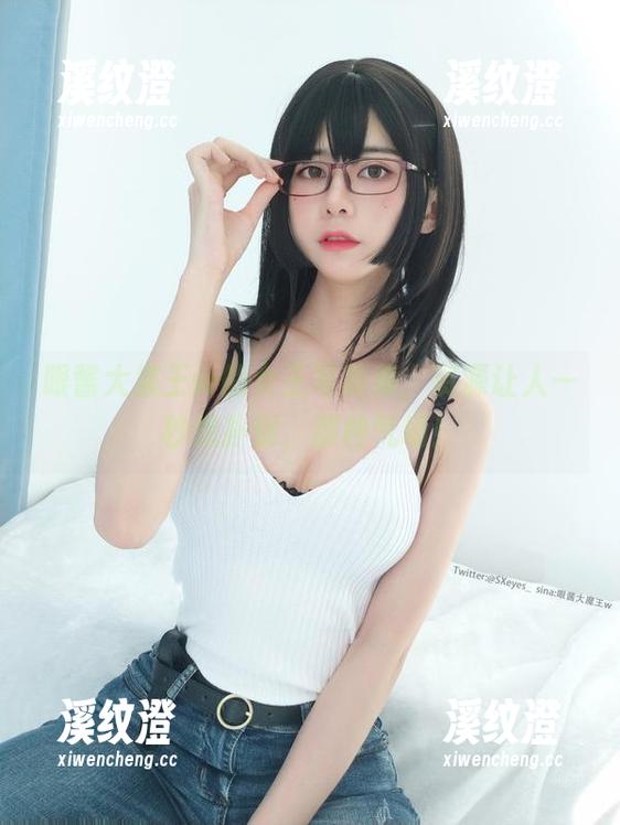 眼酱大魔王w的女王写真集，资源让人一秒想扑倒，那种气场！