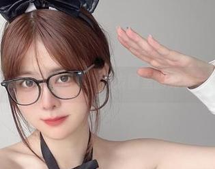 眼酱大魔王w的私拍图集：朋友圈里的光景与镜头的叙事