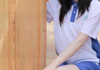 秀人网 – 翻开何梦兮Stacy的私拍册子，制服里透出的气息岂止一层啊，稍稍微微的意味。