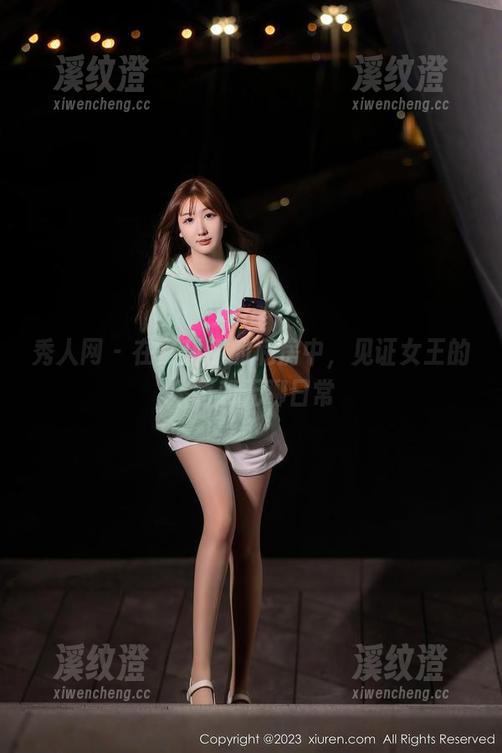 秀人网-夏甜甜 秀人网 - 在夏甜甜的私房中,见证女王的呆萌和无聊日常