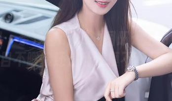 秀人网 – 奈汐酱nice的图册：这吊带是要让人目不暇接还是让人摸不着头脑啊？