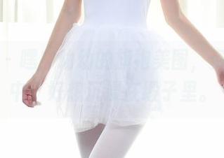 秀人网 – 嘿！幼幼的旗袍美图，资源翻转中，好想沉浸在缎子里。