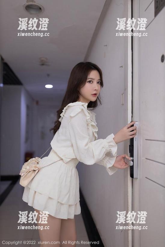 秀人网 - 凤凰浴火重生，杏子Yada的泳装写真下载，重温辣味人生！