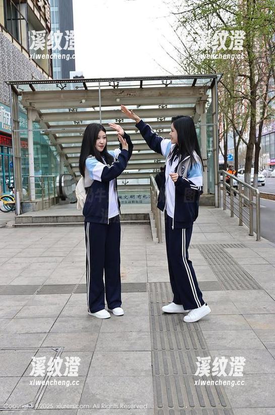 秀人网 - 当奶牛遇上芈琳娜：图库里的奶香浪漫下载中！