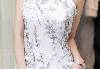 秀人网 – 不服来战——菲菲吃不胖的自拍为什么能成美图界的小霸王！