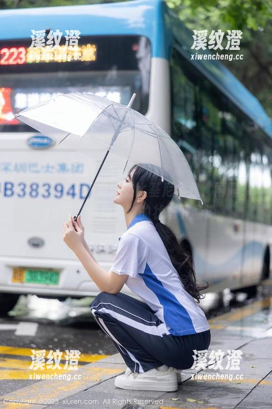 秀人网 - 大汗淋漓的比基尼全集，雨瞳Yoyo在“湿漉漉”的状态下畅游。