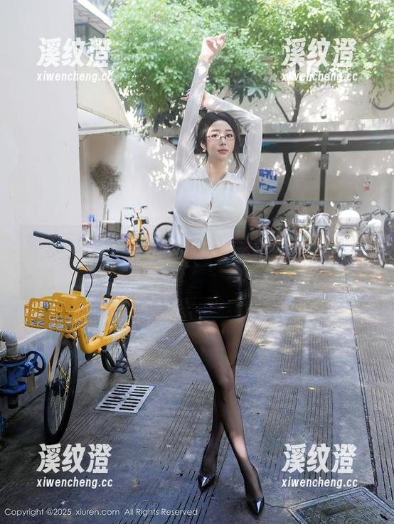 秀人网 - 没错，就是韩静安的网袜写真，让人想要一试！
