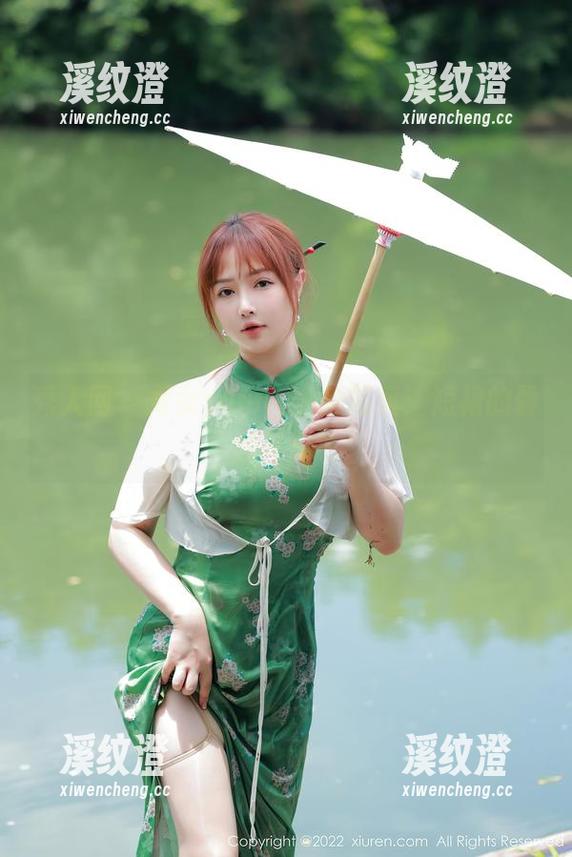 秀人网 - 龙女sunny私房写真：短裙的叠加与淘气