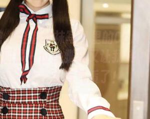 美媛馆 – 全套丝袜写真里的Carina绮里嘉，活脱脱一位优雅却又让我挠心的小仙女，太有气质了！