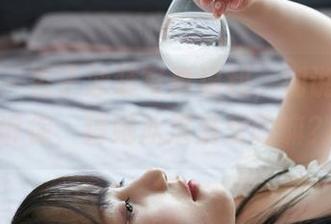 蜜桃社 – 杏子泳装写真福利，别说我没告诉你，猜她冰淇淋爱吃嘛？