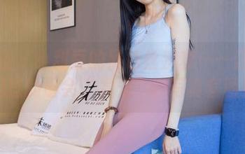 袜啵啵 – 小甜豆的黑色丝手套——这是我见过的最会“发光”的写真套图！