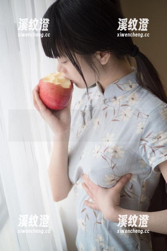 西尔酱的户外白丝时刻，图片里的一切都太不科学了吧！