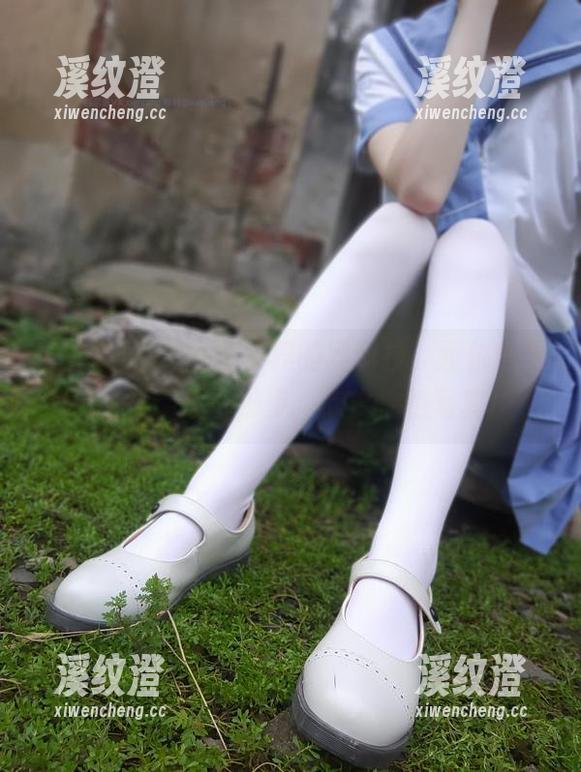 也许白丝JK是穿衣界的黑科技，西尔酱行动号召：放慢脚步，欣赏这组写真！