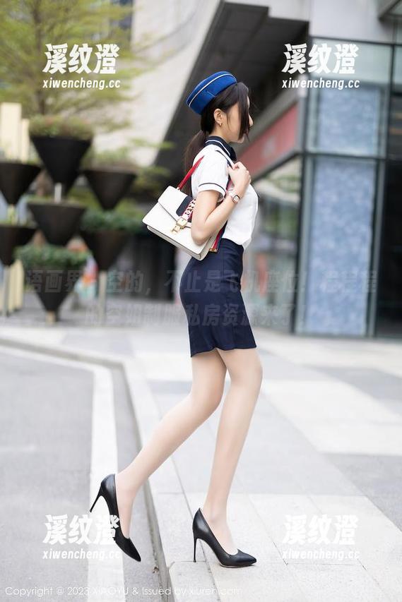 语画界-程程程 语画界 - 空的,不止是飞机座位!程程程的空姐制服私房资源来了!