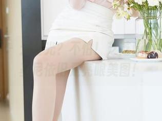 语画界 – 无圣光？不怕！芝芝Booty的比基尼依旧是亮眼美图！