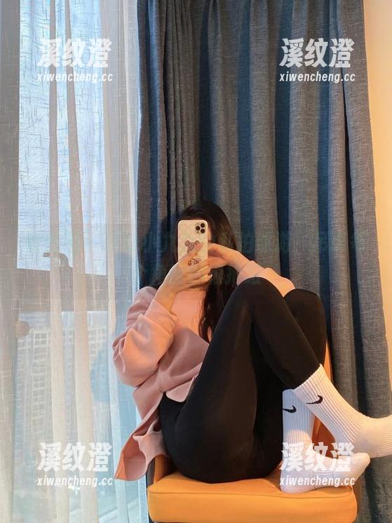 软妹小九九 微密圈 - 软妹小九九的私拍巡游,吊带每个角度都很抢眼