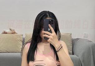 微密圈 – 沉浸在铁锤姐姐的纯白里，套图更新，总让人有种说不出的心情。