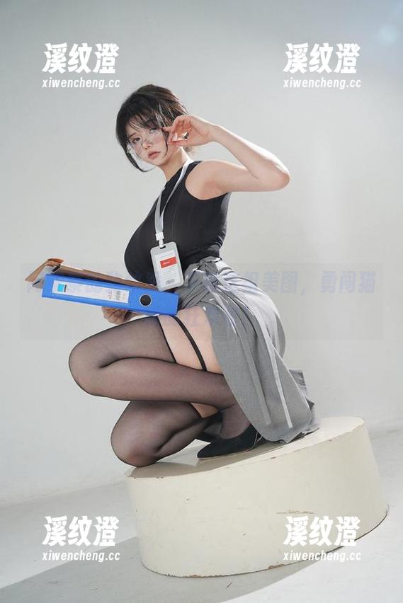 阿寨寨的豹纹秀，下载这组美图，勇闯猫咪的狂欢夜！