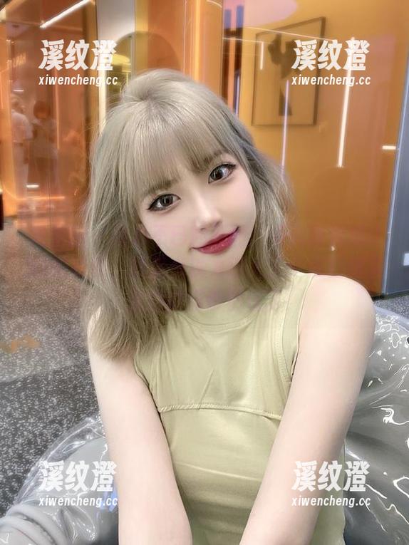 陈妮妮UNI 微密圈 - 动心不已的原图:看到陈妮妮UNI的胶衣,我差点以为进入了个魔幻现实,旁边的猫都愣住了!