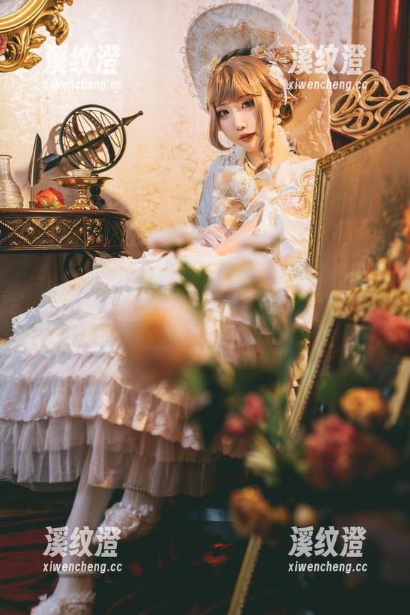 面饼仙儿 图库里的面饼仙儿:婚纱那么美,她在开会吗?