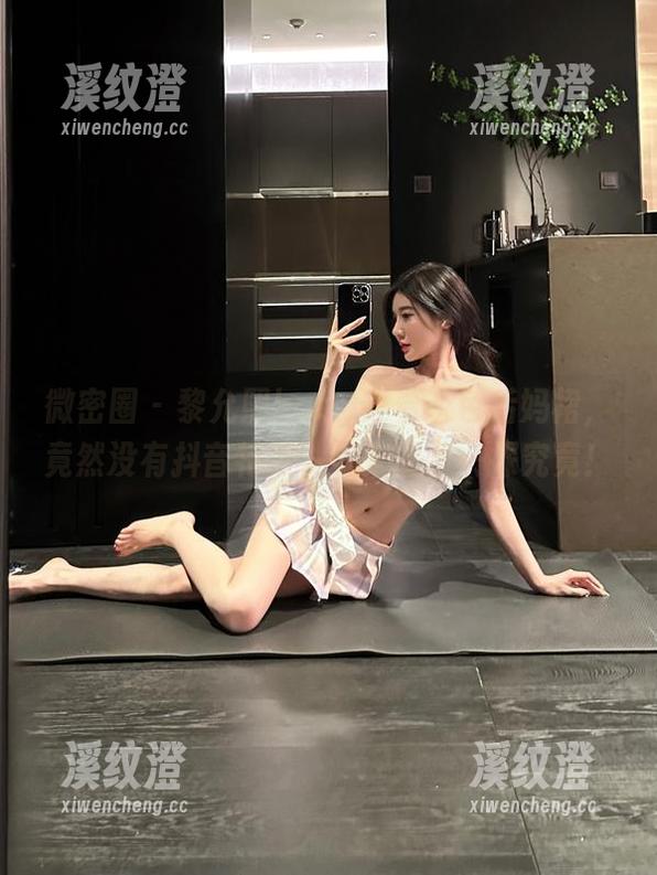 黎允熙baby 微密圈 - 黎允熙baby穿着灰色后妈裙,竟然没有抖音特效?快来图集一探究竟!